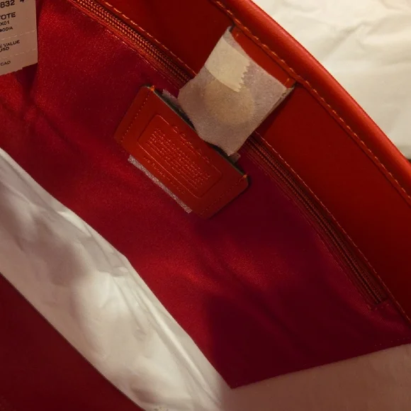Coach Signature City Tote - Picture 9 of 10